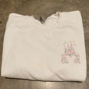 Disney World gildan brand sweatshirt. size large.